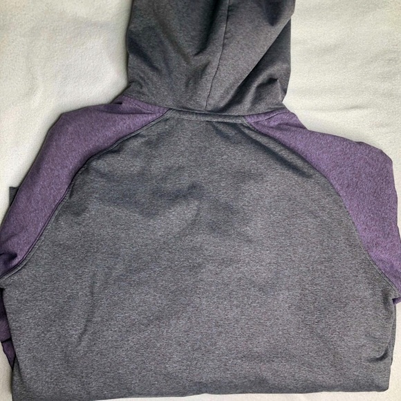 THE NORTH FACE Women's Fave Lite Comfort LFC Pullover Hoodie 
Size (Medium) - Picture 8 of 12